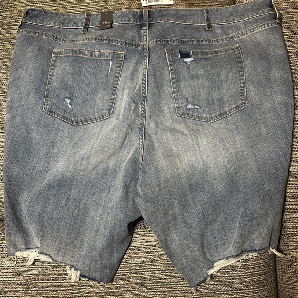 Torrid Boyfriend Bermuda Vintage Stretch Mid-Rise Short - Picture 3 of 6